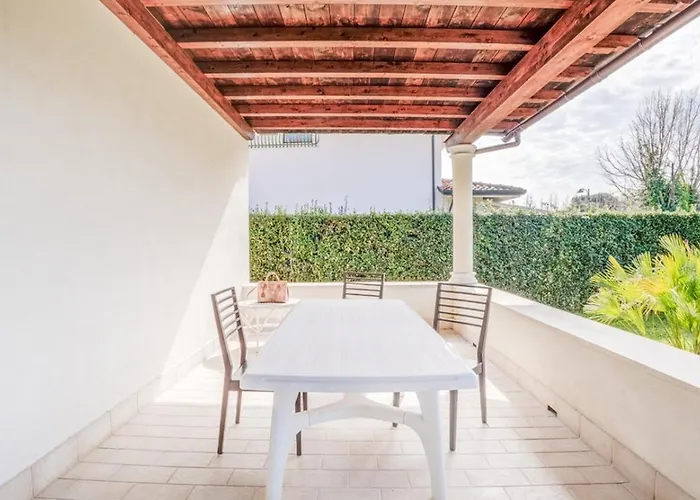 Daniela Del Вілла Форте-дей-Мармі